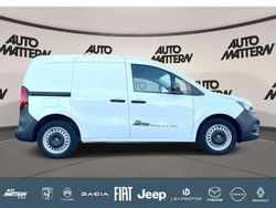 Weiß Gebraucht 2022 Renault Kangoo Play Van / Kleinbus | 23.590 € (Fairer Preis)