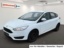 Weiß Gebraucht 2015 Ford Focus Trend Limousine | 3.999 €