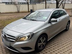 Grau Gebraucht 2014 Mercedes A180 Limousine | 10.190 € (Fairer Preis)