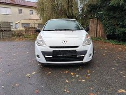 Weiß Gebraucht 2009 Renault Clio II Dynamique Limousine | 950 € (Superpreis)