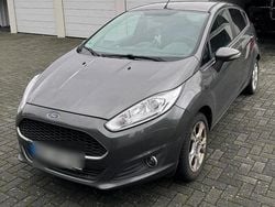 Grau Gebraucht 2017 Ford Fiesta Limousine | 4.000 € (Superpreis)