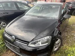 Schwarz Gebraucht 2016 VW Golf VII Comfortline Limousine | 8.800 € (Superpreis)