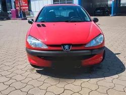 Rot Gebraucht 2001 Peugeot 206 Kleinwagen | 1.200 €