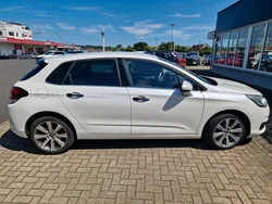 Weiß Gebraucht 2016 Citroën C4 Start Limousine | 10.800 € (Fairer Preis)