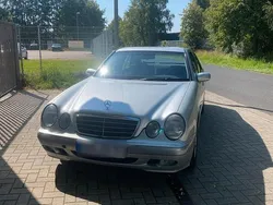 Silber Gebraucht 1999 Mercedes E200 Limousine | 2.500 € (Guter Preis)