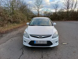 Weiß Gebraucht 2011 Hyundai i30 Kombi | 5.000 € (Teuer)