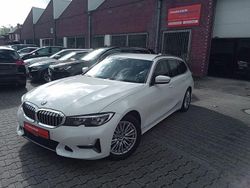 Weiß Gebraucht 2021 BMW 318 Luxury Line Limousine | 18.880 € (Superpreis)