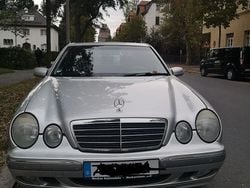 Grau Gebraucht 2001 Mercedes 240 Limousine | 5.900 €