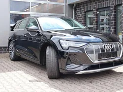 Brillantschwarz Gebraucht 2022 Audi e-tron S-Line SUV | 31.490 € (Superpreis)