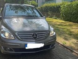 Grau Gebraucht 2006 Mercedes B200 Van / Kleinbus | 5.900 € (Etwas zu teuer)