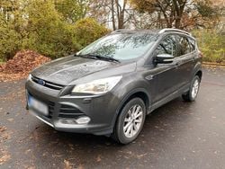 Grau Gebraucht 2015 Ford Kuga Titanium SUV | 9.700 € (Fairer Preis)