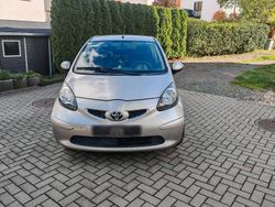Grau Gebraucht 2008 Toyota Aygo Kleinwagen | 1.500 € (Guter Preis)