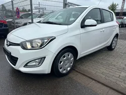 Weiß Gebraucht 2014 Hyundai i20 Trend Limousine | 6.200 € (Guter Preis)