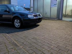 Blau Gebraucht 2001 VW Golf IV Kleinwagen | 2.800 € (Teuer)