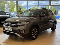 Grau limestone grey metallic (metallic) Gebraucht 2021 VW T-Cross Active SUV | 18.900 € (Superpreis)