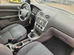 Silber Gebraucht 2005 Ford Focus Trend Limousine | 2.290 € (Guter Preis)