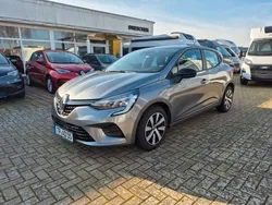 Grau Gebraucht 2023 Renault Clio V Equilibre Limousine | 15.900 € (Fairer Preis)