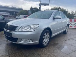 Silber Gebraucht 2009 Skoda Octavia Ambiente Limousine | 2.990 € (Superpreis)