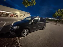 Schwarz Gebraucht 2012 VW Touran Van / Kleinbus | 9.500 € (Fairer Preis)