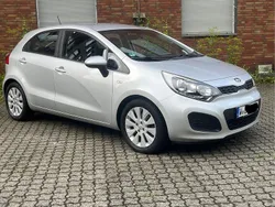Silber Gebraucht 2013 Kia Rio 2 Kleinwagen | 7.490 € (Fairer Preis)