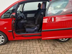 Rot Gebraucht 2005 Peugeot 1007 Kleinwagen | 1.950 €
