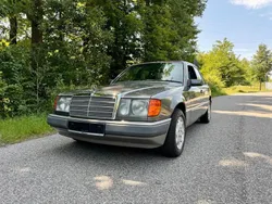Grau Gebraucht 1993 Mercedes E250 Limousine | 7.900 €