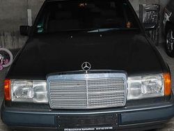 Schwarz Gebraucht 1991 Mercedes E200 Limousine | 4.100 €