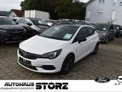 Weiß Gebraucht 2021 Opel Astra Design & Tech Limousine | 15.900 € (Fairer Preis)