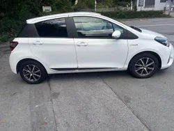 Weiß Gebraucht 2019 Toyota Yaris Hybrid Team Kleinwagen | 13.900 € (Fairer Preis)