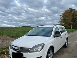 Weiß Gebraucht 2009 Opel Astra Kombi | 1.699 € (Fairer Preis)