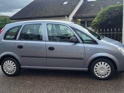 Grau Gebraucht 2005 Opel Meriva Cosmo Van / Kleinbus | 3.500 € (Etwas zu teuer)