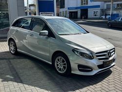 Silber Gebraucht 2018 Mercedes B200 Style Van / Kleinbus | 14.999 € (Fairer Preis)