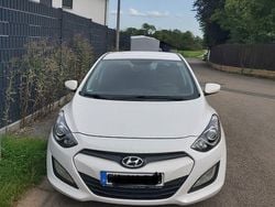 Weiß Gebraucht 2013 Hyundai i30 Classic Limousine | 6.500 € (Etwas zu teuer)