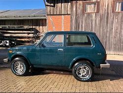 Grün Gebraucht 2009 Lada niva SUV | 7.500 € (Fairer Preis)
