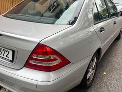 Silber Gebraucht 2003 Mercedes C180 Limousine | 3.650 € (Etwas zu teuer)