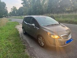 Braun Gebraucht 2011 Opel Meriva Innovation Van / Kleinbus | 2.600 € (Fairer Preis)