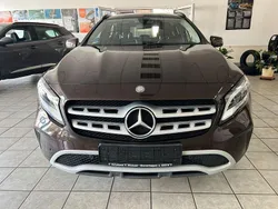 Braun Gebraucht 2017 Mercedes GLA200 Style SUV | 21.950 € (Fairer Preis)