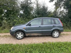 Grau Gebraucht 2003 Ford Fusion Limousine | 350 € (Superpreis)
