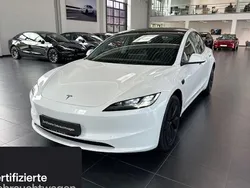 Weiß Gebraucht 2024 Tesla Model 3 Limousine | 38.500 €