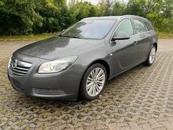 Grau Gebraucht 2010 Opel Insignia Kombi | 4.490 € (Fairer Preis)