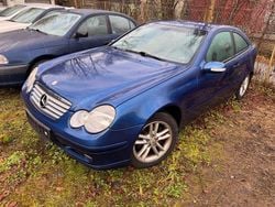 Blau Gebraucht 2003 Mercedes CL180 Coupé | 1.799 €
