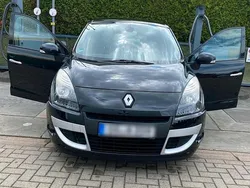 Schwarz Gebraucht 2012 Renault Scénic III Van / Kleinbus | 4.499 € (Fairer Preis)