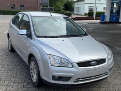 Silber Gebraucht 2007 Ford Focus Style Limousine | 1.399 €