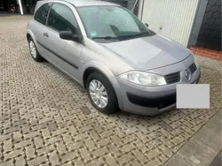 Silber Gebraucht 2004 Renault Mégane II Limousine | 1.999 €