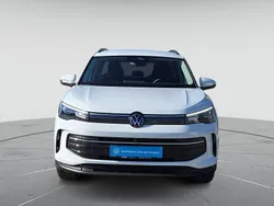 Pure white Gebraucht 2024 VW Tiguan Life SUV | 33.880 € (Fairer Preis)