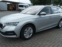 Brilliantsilber metallic Gebraucht 2021 Skoda Octavia Clever Kombi | 17.990 € (Guter Preis)