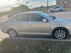 Gold Gebraucht 2010 VW Jetta Limousine | 6.500 € (Fairer Preis)