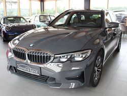 Grau Gebraucht 2021 BMW 320 Advantage Kombi | 26.990 € (Fairer Preis)