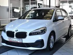 Alpinweiss iii Gebraucht 2021 BMW 220 Active Tourer Advantage Van / Kleinbus | 22.400 € (Teuer)