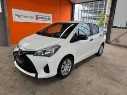 Weiß Gebraucht 2015 Toyota Yaris Basis Kleinwagen | 6.499 € (Fairer Preis)